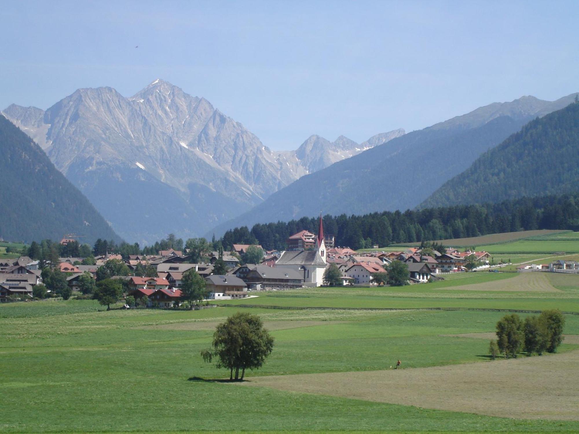Sporthotel Rasen Rasùn di Sotto Esterno foto