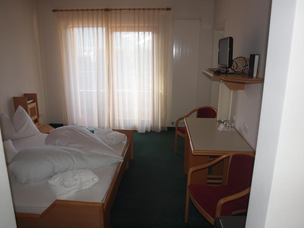 Sporthotel Rasen Rasùn di Sotto Esterno foto